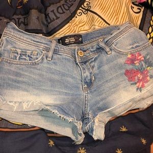 Basically brand new only worn once holister shorts